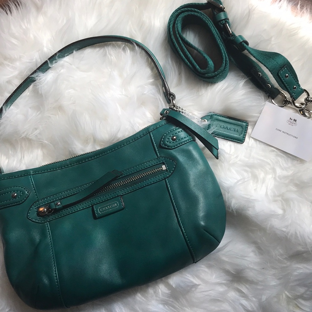 Like new COACH Daisy crossbody in jade green